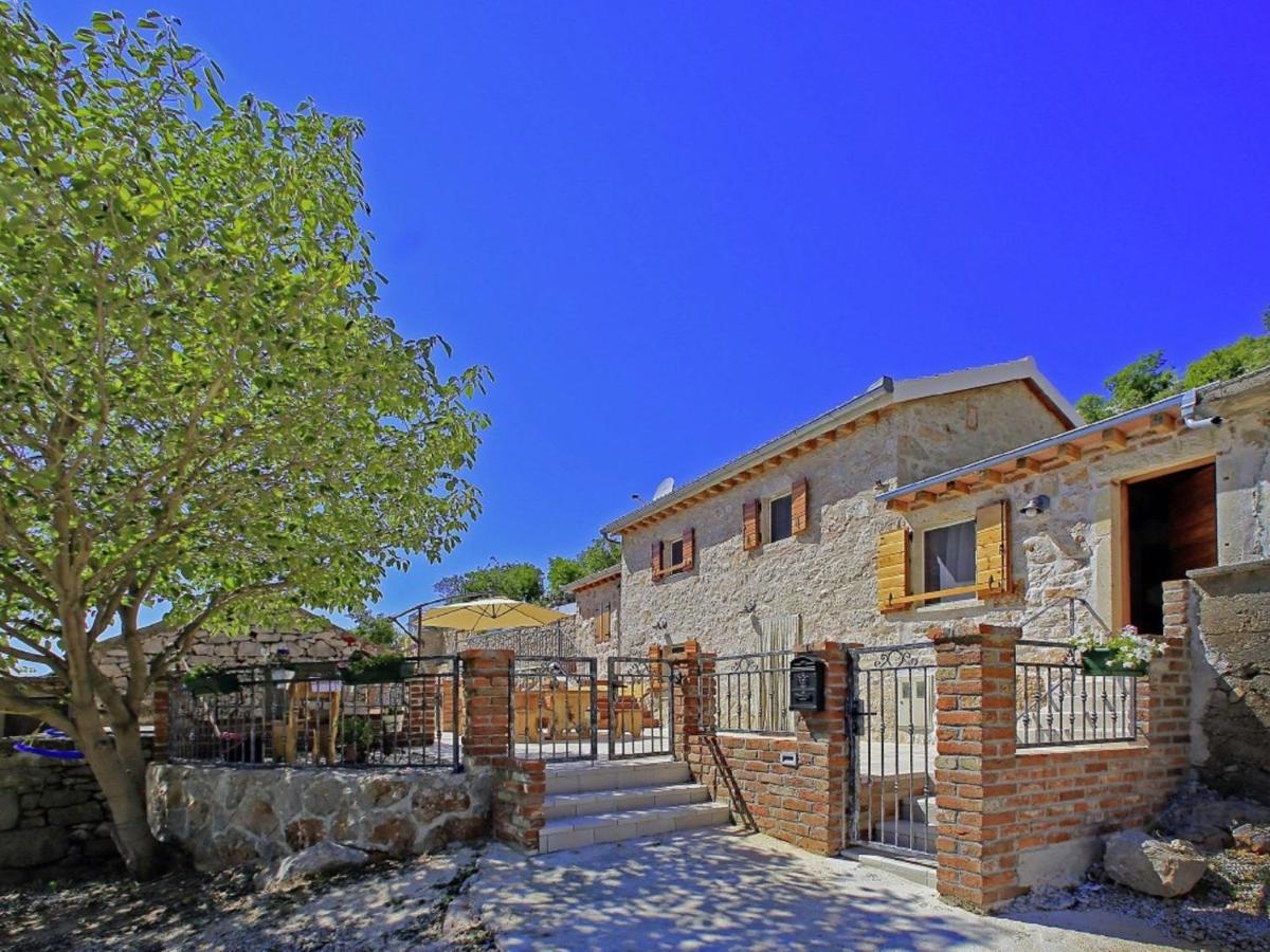 Lovely Holiday Home In Starigrad Exterior photo